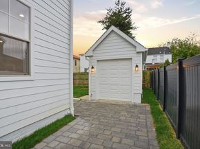 1306 S Poe Street, Arlington VA 22204