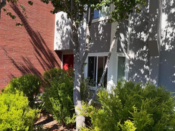 2692 Walnut Boulevard, Walnut Creek CA 94596