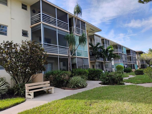 17090 NE 14th Ave 211, North Miami Beach FL 33162