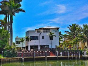 1121 Bel Air Dr, Highland Beach FL 33487
