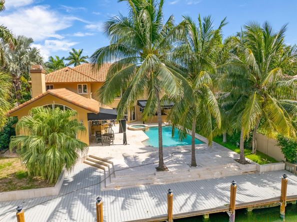 2626 Barcelona Dr, Fort Lauderdale FL 33301