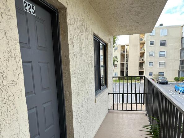 896 N Federal Highway 225, Lantana FL 33462