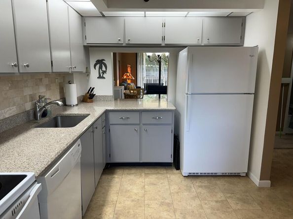 896 N Federal Highway 225, Lantana FL 33462