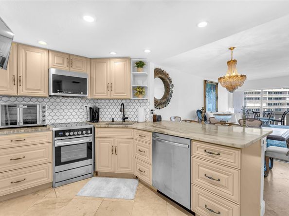 2100 S Ocean Dr 15B, Fort Lauderdale FL 33316