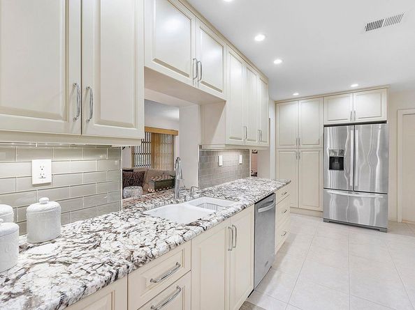 6015 NW 67th Ter, Tamarac FL 33321