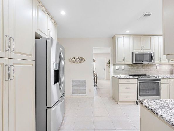 6015 NW 67th Ter, Tamarac FL 33321