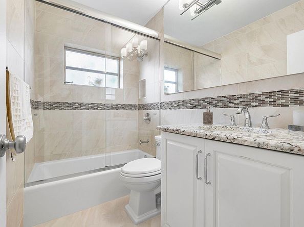 6015 NW 67th Ter, Tamarac FL 33321