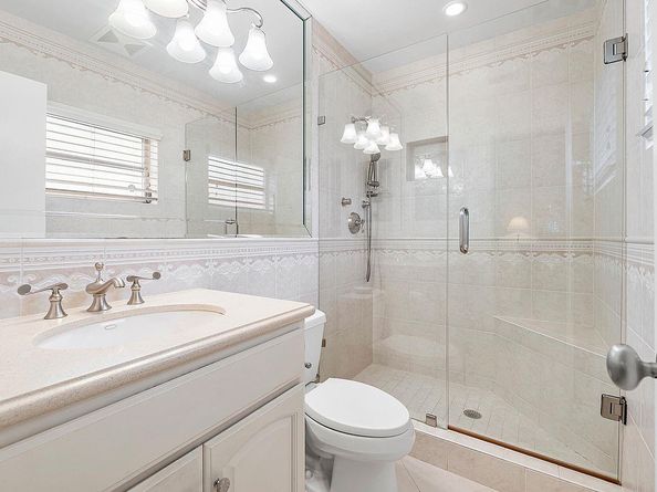 6015 NW 67th Ter, Tamarac FL 33321