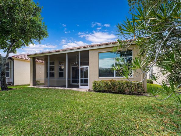 1914 Via Castello, Wellington FL 33411
