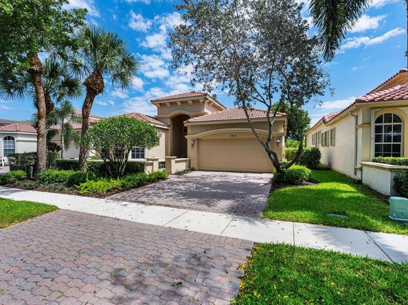 1914 Via Castello, Wellington FL 33411