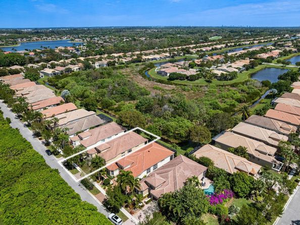 1914 Via Castello, Wellington FL 33411