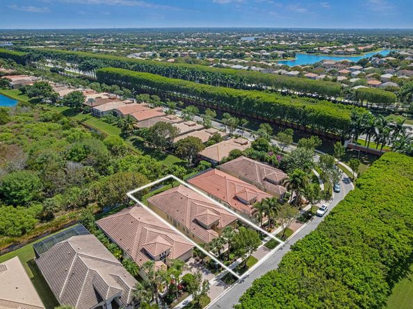 1914 Via Castello, Wellington FL 33411
