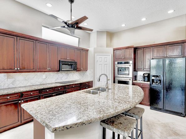 1914 Via Castello, Wellington FL 33411