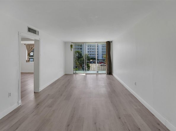 301 Croton Ave 302, Lantana FL 33462