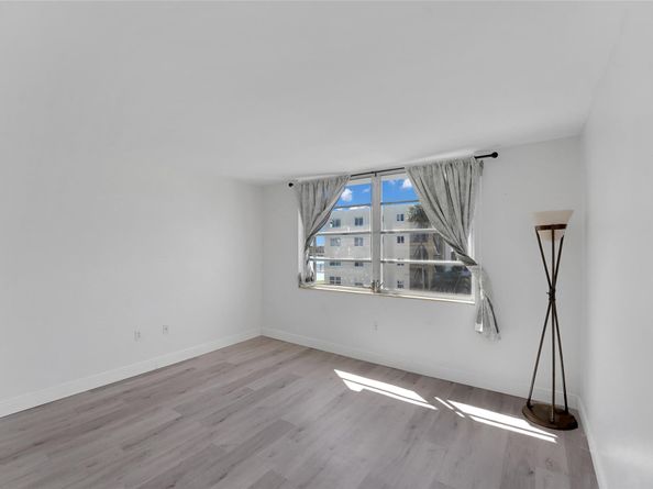 301 Croton Ave 302, Lantana FL 33462