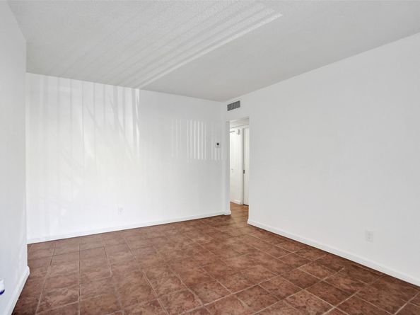 5216 NE 6th Ave B3, Oakland Park FL 33334