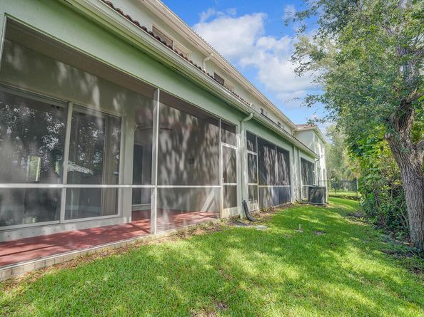 2005 Oakhurst Way, Riviera Beach FL 33404