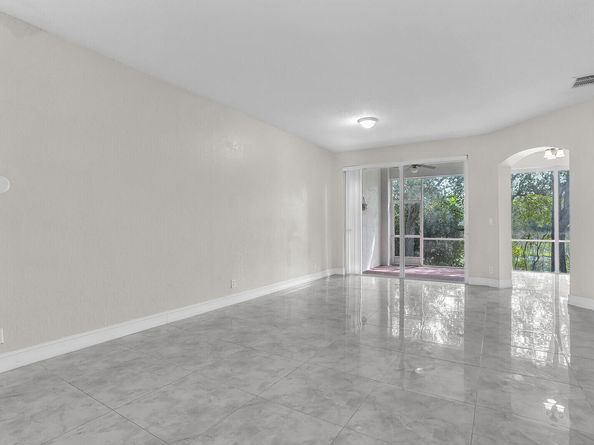 2005 Oakhurst Way, Riviera Beach FL 33404