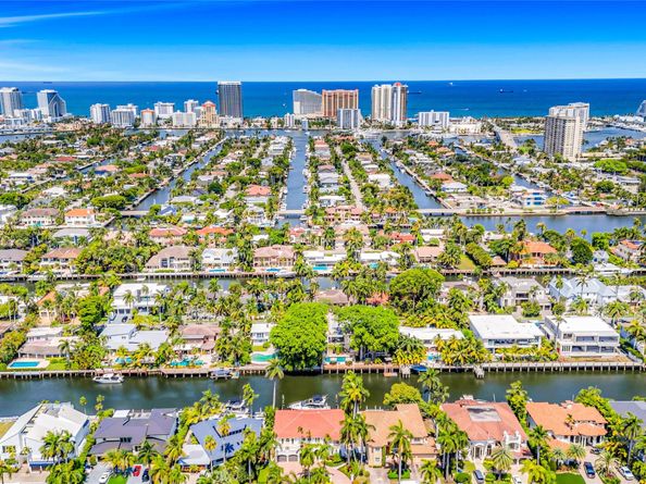 56 Fiesta Way, Fort Lauderdale FL 33301