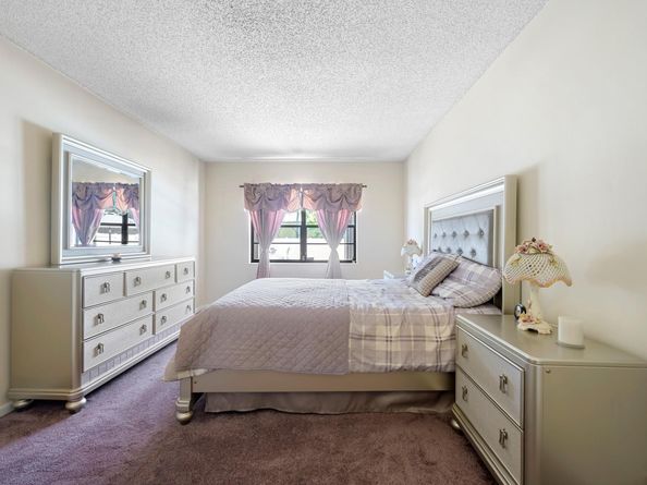 1301 NE 7th St 113, Hallandale Beach FL 33009