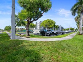 1301 NE 7th St 113, Hallandale Beach FL 33009