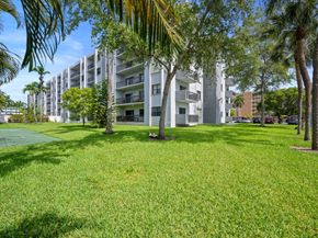 1301 NE 7th St 113, Hallandale Beach FL 33009