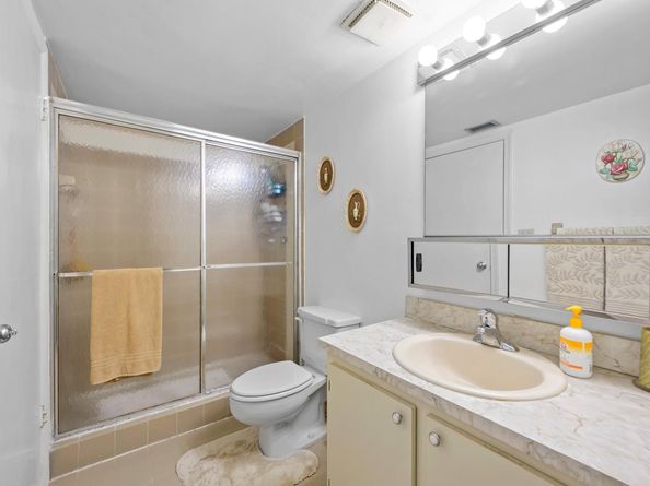 1301 NE 7th St 113, Hallandale Beach FL 33009