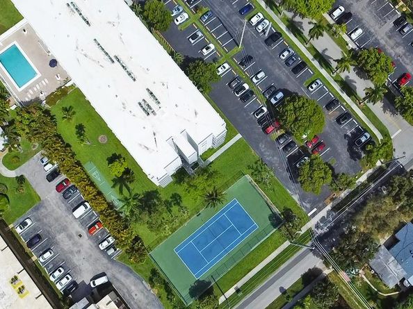 1301 NE 7th St 113, Hallandale Beach FL 33009