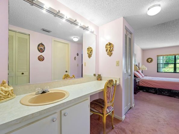 1301 NE 7th St 113, Hallandale Beach FL 33009