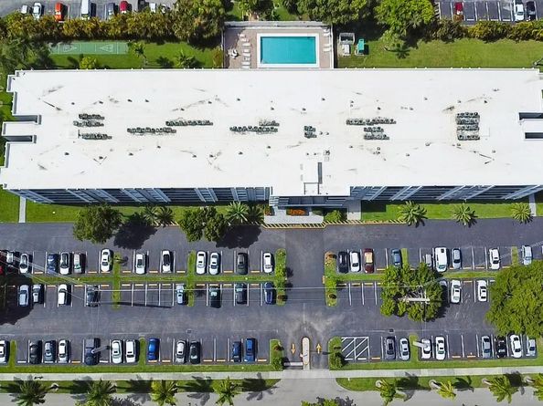 1301 NE 7th St 113, Hallandale Beach FL 33009