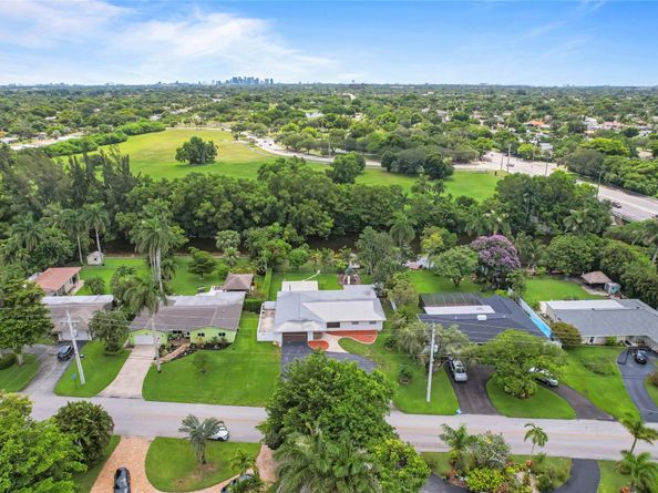 1120 E Tropical Way, Plantation FL 33317