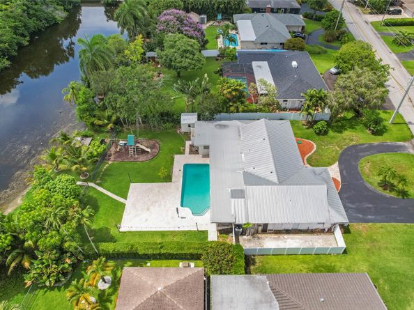1120 E Tropical Way, Plantation FL 33317