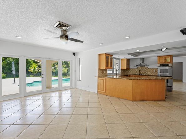 1120 E Tropical Way, Plantation FL 33317