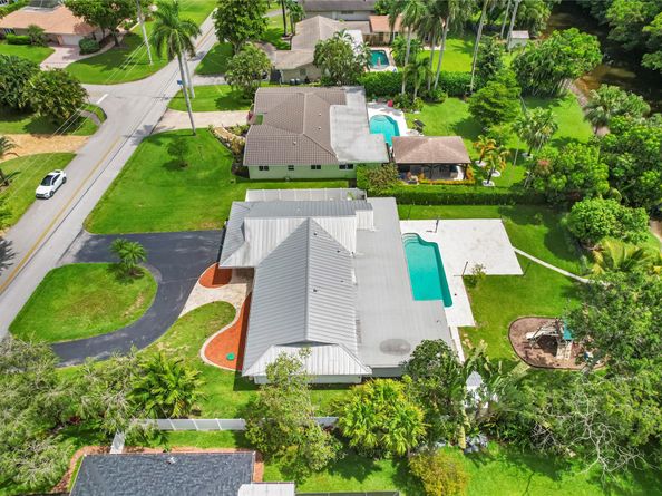 1120 E Tropical Way, Plantation FL 33317