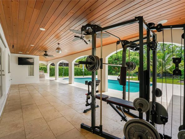 1120 E Tropical Way, Plantation FL 33317
