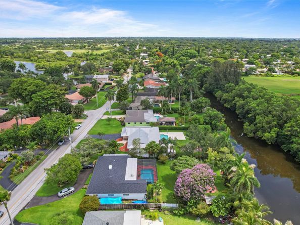 1120 E Tropical Way, Plantation FL 33317