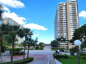 1980 S Ocean Drive 2C, Hallandale Beach FL 33009