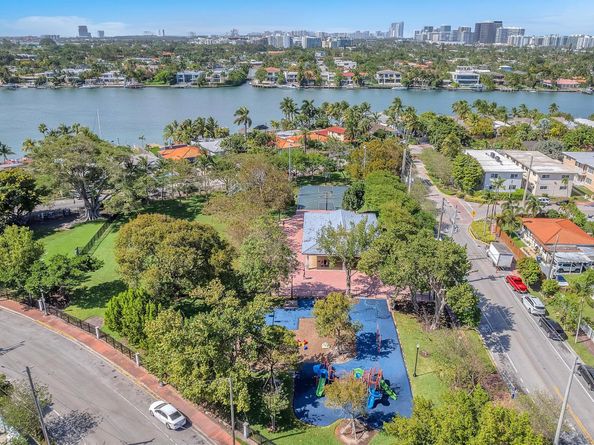 809 85th St, Miami Beach FL 33141