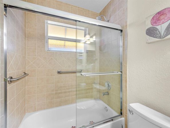 1383 NE 27th St, Pompano Beach FL 33064