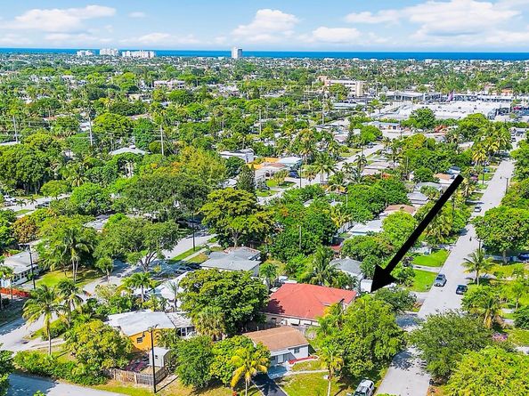 1383 NE 27th St, Pompano Beach FL 33064