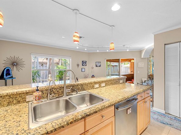 1383 NE 27th St, Pompano Beach FL 33064