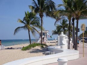 2400 NE 9th St 402, Fort Lauderdale FL 33304