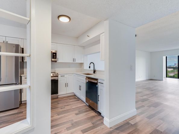 2200 S Cypress Bend Dr 604, Pompano Beach FL 33069