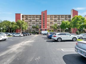 2200 S Cypress Bend Dr 604, Pompano Beach FL 33069