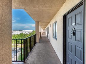 2200 S Cypress Bend Dr 604, Pompano Beach FL 33069