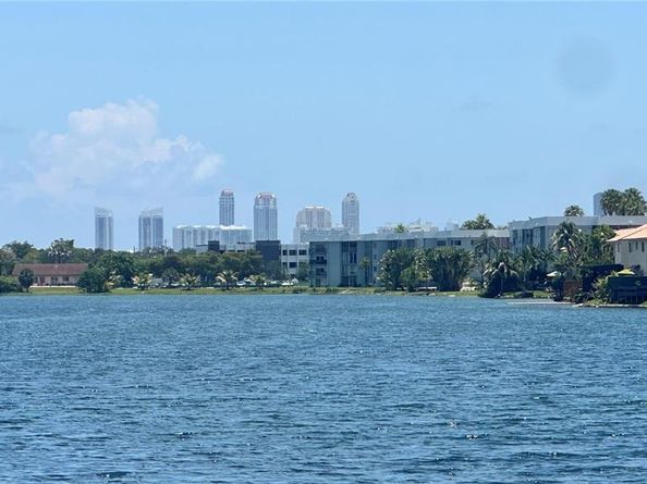 443 NE 195th St 242, Miami FL 33179