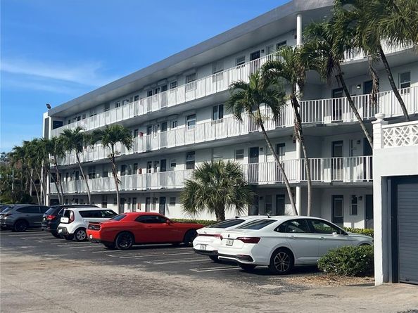 443 NE 195th St 242, Miami FL 33179