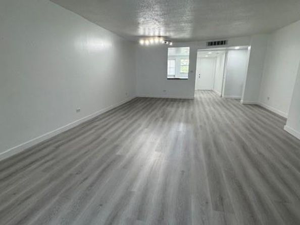 443 NE 195th St 242, Miami FL 33179
