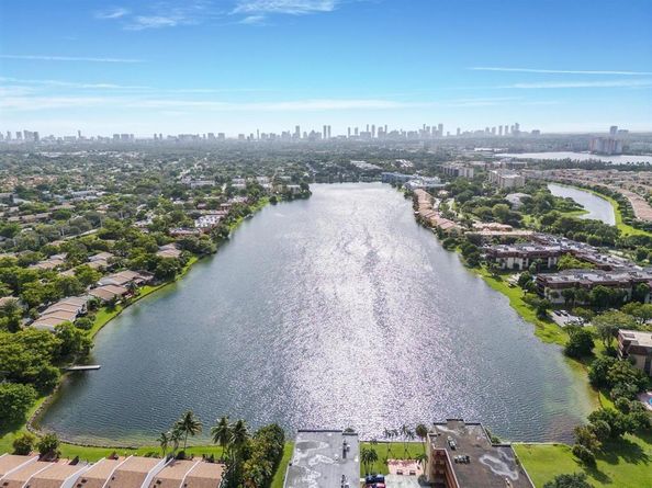 443 NE 195th St 242, Miami FL 33179