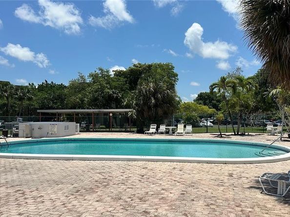 443 NE 195th St 242, Miami FL 33179